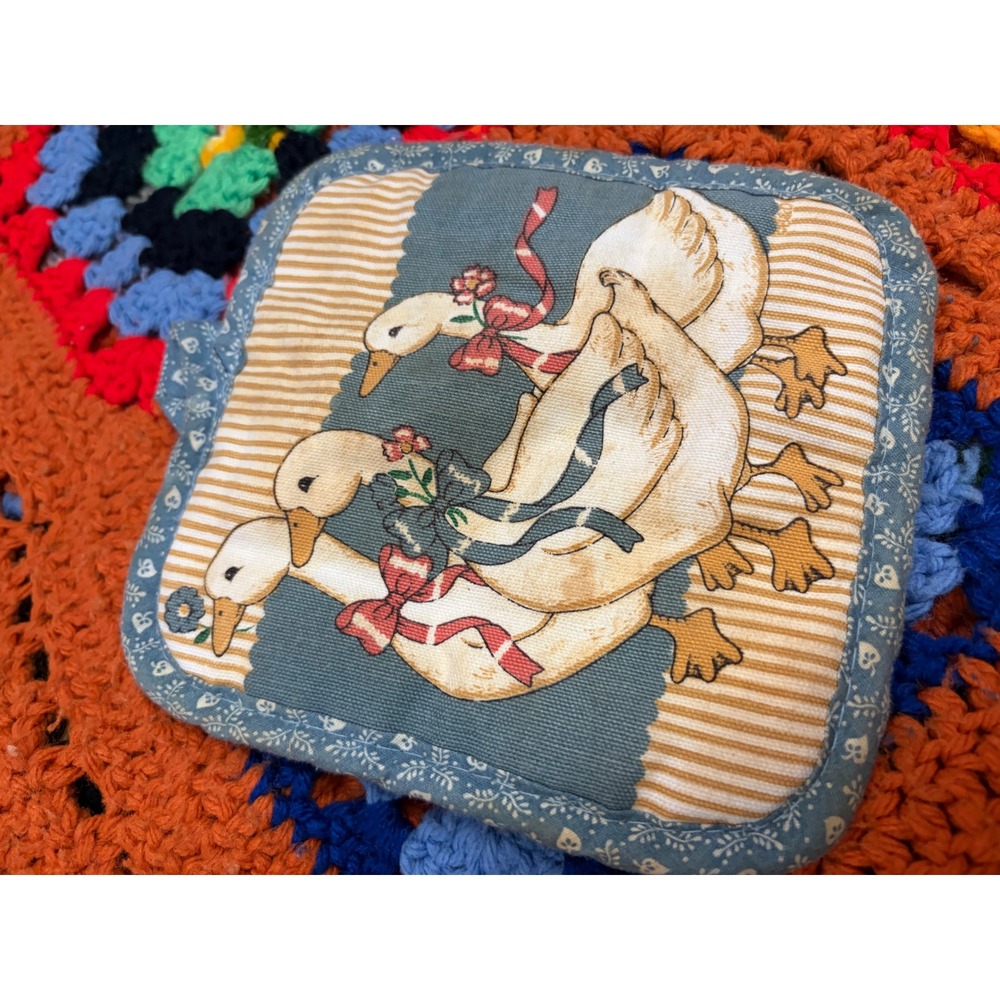 Vintage Country Geese Potholder Blue Tan Quilted Farmhouse Kitchen Trivet - Picture 2 of 5